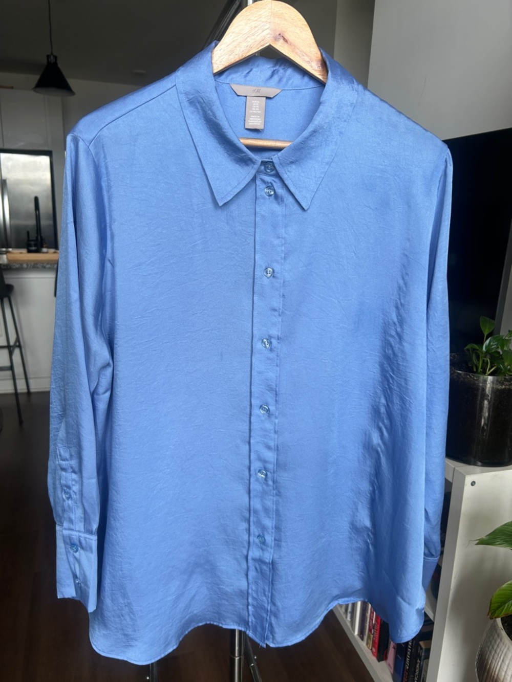 H&M Women’s Light Blue Button-Down Shirt